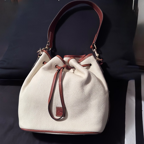 NWT Dooney and Bourke Large Bucket Drawstring Leather Shoulder Bag